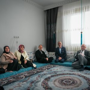 Valimizden Bayramda Şehit Ailelerine Anlamlı Ziyaret - fotoğraf 1