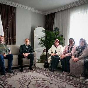 Valimizden Bayramda Şehit Ailelerine Anlamlı Ziyaret - fotoğraf 2