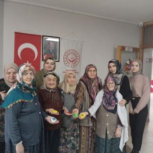 Huzurevi El Sanatları Atölyesinde Otizm Farkındalık Etkinliği  - fotoğraf 1