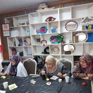 Huzurevi El Sanatları Atölyesinde Otizm Farkındalık Etkinliği  - fotoğraf 2
