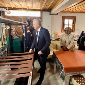 İl Müdürümüz Harun Köksalan, Kadın Emeğinin Üretime Dönüştüğü Atölyede İncelemelerde Bulundu - fotoğraf 1