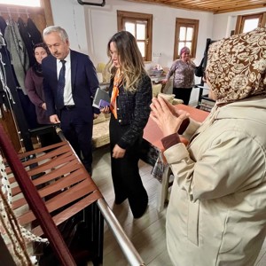 İl Müdürümüz Harun Köksalan, Kadın Emeğinin Üretime Dönüştüğü Atölyede İncelemelerde Bulundu - fotoğraf 4