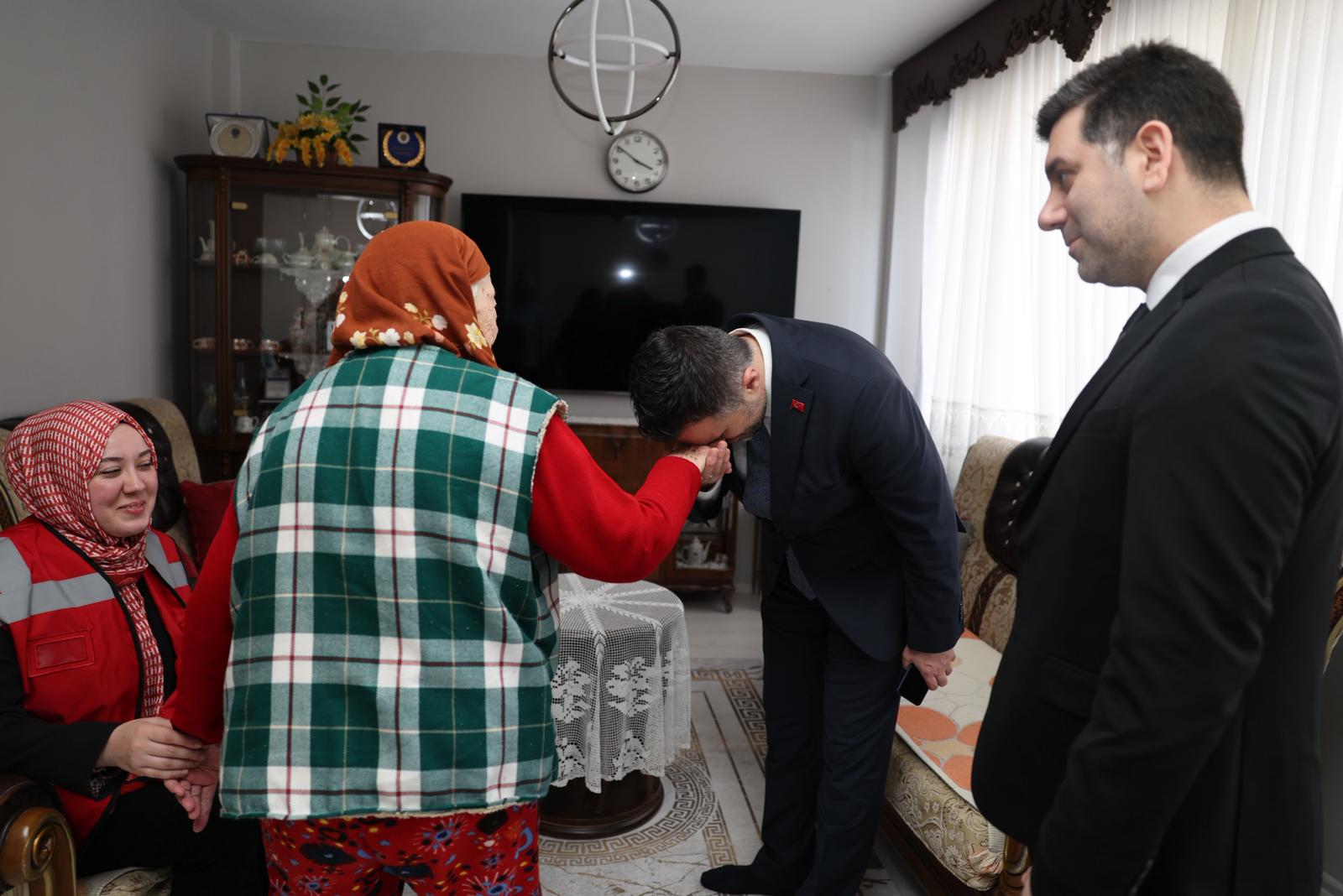 İl Müdürümüz Sn. Ömer Turan, Polis Haftası Kapsamında, Özel Harekât Polisi Şehit Zeki Çulha’nın Değerli Ailesini Ziyaret Etti