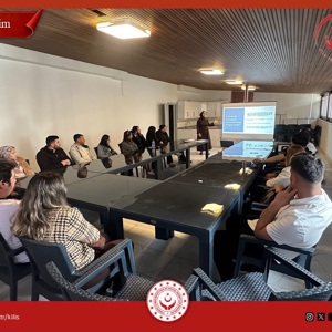 Kilis Aile Akademisinde, Evlenecek Gençlerin Desteklenmesi Projesi kapsamında başvurusu onaylanan  11 çiftimize yönelik "Evlilik Öncesi Eğitim Programı ve Kadına Yönelik Şiddetle Mücadele Eğitim Programı "düzenlenmiştir. - fotoğraf 1