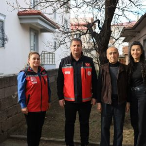 Kahraman Kıbrıs Gazimiz Sayın Metin Öncü, Geçirdiği Ameliyatın Ardından İl Müdürümüz Sayın Serdar Demirci Tarafından Evinde Ziyaret Edildi. - fotoğraf 1