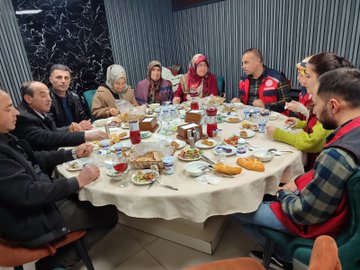 Afşin’de "Büyük Aile Sofrası" Şehit Yakınlarımız ve Gazilerimizle Kuruldu