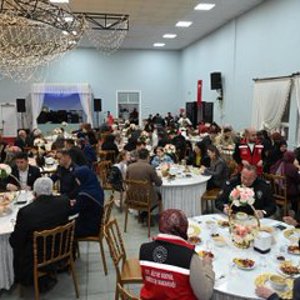 Türkoğlu’nda Ramazan’ın İlk İftarı "Büyük Aile Sofrası"nda Yapıldı - fotoğraf 2