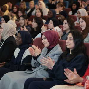 Bakanımız Göktaş, Uluslararası Milli İrade Kız Anadolu İmam Hatip Lisesi'nde öğrencilerle buluştu - fotoğraf 4