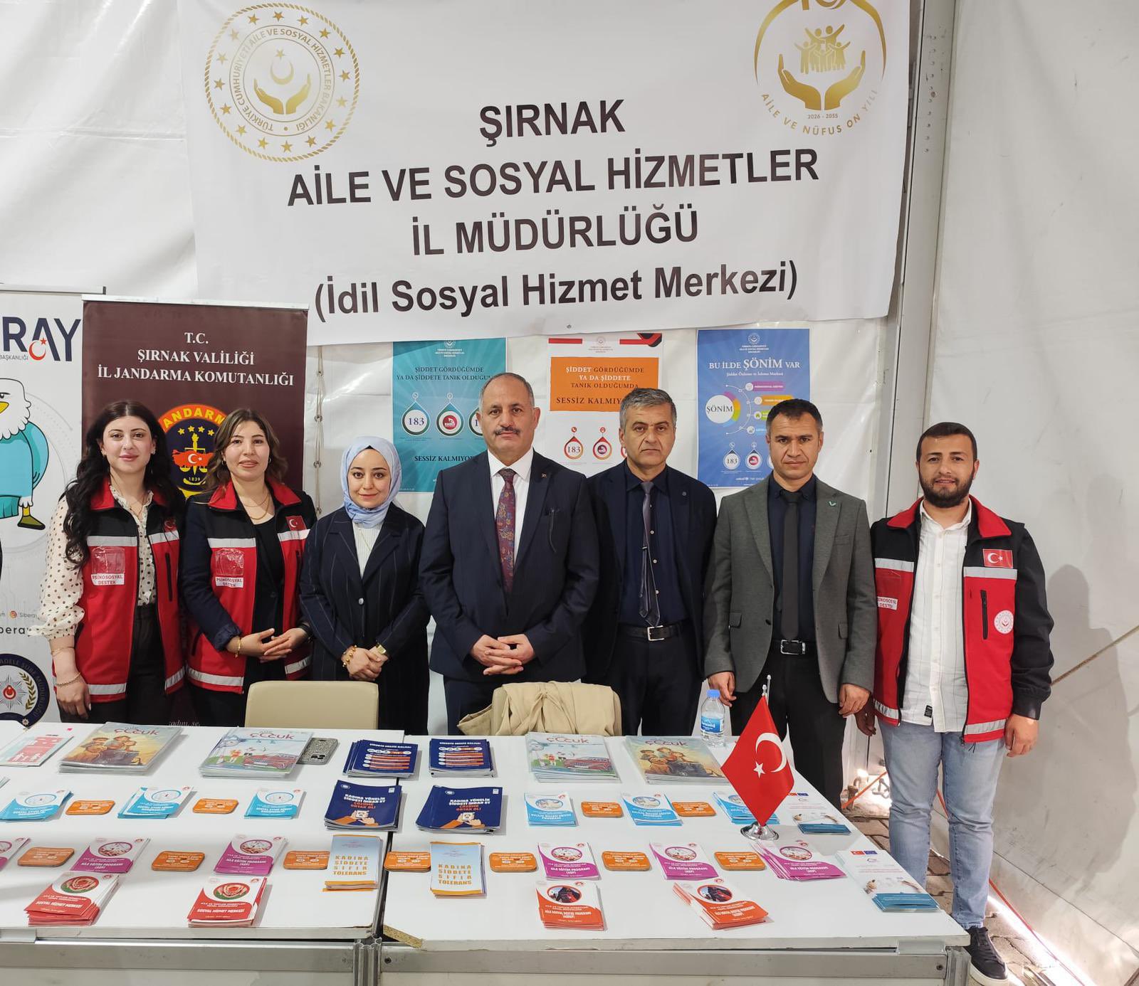 İDİL’DE KÜLTÜR VE BİLGİ BULUŞMASI: SOSYAL HİZMETLER STANDI YOĞUN İLGİ GÖRÜYOR