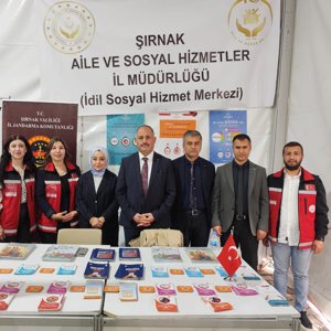 İDİL’DE KÜLTÜR VE BİLGİ BULUŞMASI: SOSYAL HİZMETLER STANDI YOĞUN İLGİ GÖRÜYOR - fotoğraf 1