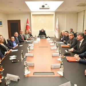 Bakan Selçuk, Türkiye Sakatlar Konfederasyonu Başkanı Yusuf Çelebi ve Engelli Federasyonlarının Başkanlarını Kabul Etti - fotoğraf 2