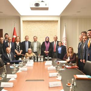 Bakan Selçuk, Türkiye Sakatlar Konfederasyonu Başkanı Yusuf Çelebi ve Engelli Federasyonlarının Başkanlarını Kabul Etti - fotoğraf 1