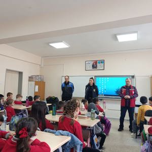 Ekrandan Hayata Projesi kapsamında Mahremiyet, Akran Zorbalığı ve Güvenli İnternet eğitimleri gerçekleştirildi. - fotoğraf 3