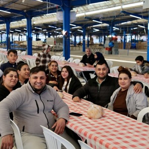 Gönen Kaymakamımız Sayın Ahmet ALTINTAŞ'ın Katılımlarıyla Roman Vatandaşlarımıza Yönelik Yemek Programı Düzenlendi - fotoğraf 4