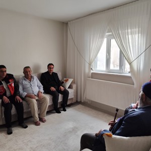 Şehit Ailesi ve Gazimize Anlamlı Ziyaret - fotoğraf 1