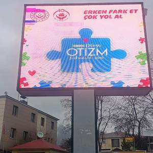 Otizm Farkındalık Günü Kapsamında Mavi Işık ve Billboard Çalışması - fotoğraf 6