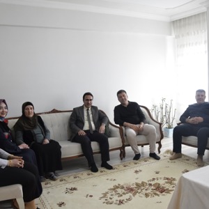 Şehit Aileleri ve Gazimize Anlamlı Ziyaret - fotoğraf 2