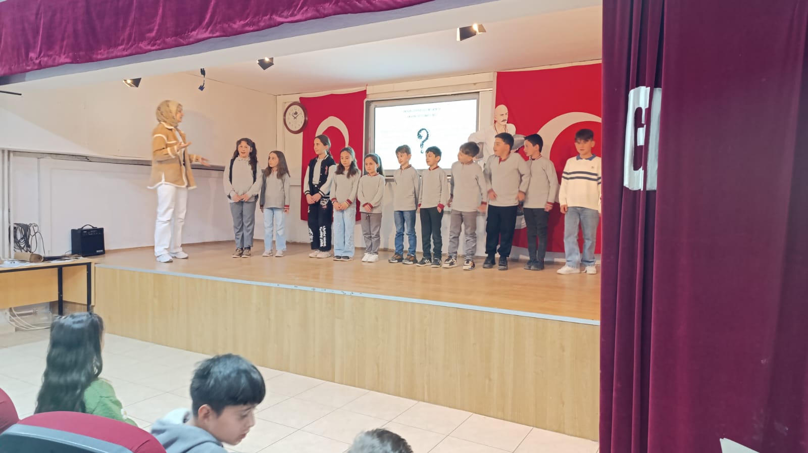 Sahne Çocukların, Başrol Nezaketin!