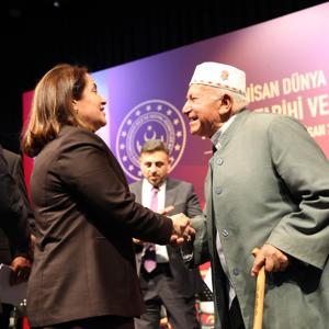 8 Nisan Dünya Romanlar Günü Münasebetiyle Roman Tarihi ve Kültürü Programı Gerçekleştirilmiştir - fotoğraf 4