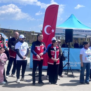 İl Müdürümüz Sayın Emine BÖÇKÜN ve Çalışma Arkadaşlarımızla 'Dünya Otizm Farkındalık Günü' Kortejine Katılım Sağladık - fotoğraf 2