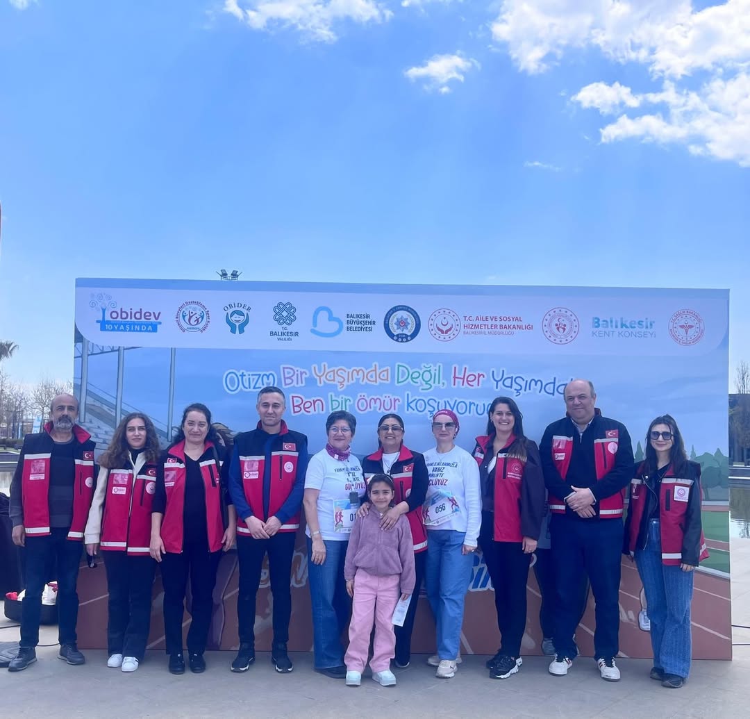 İl Müdürümüz Sayın Emine BÖÇKÜN ve Çalışma Arkadaşlarımızla 'Dünya Otizm Farkındalık Günü' Kortejine Katılım Sağladık