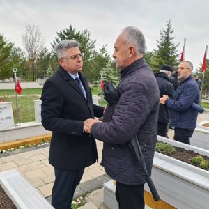 Aziz Şehitlerimiz Kabirleri Başında Dualarla Anıldı - fotoğraf 2