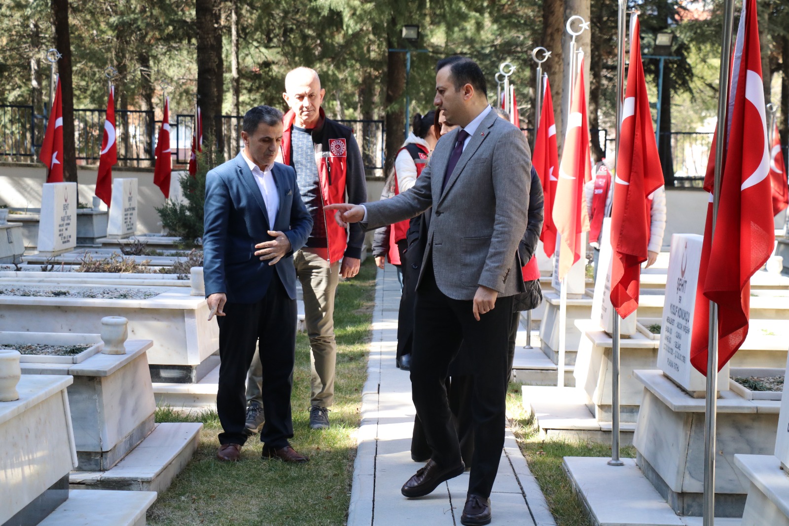 Şehit Kabirlerinde Bakım, Onarım ve Temizlik Çalışması 