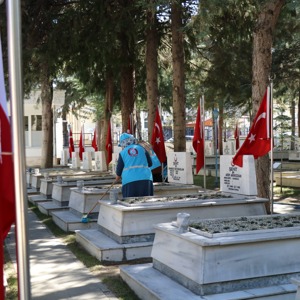 Şehit Kabirlerinde Bakım, Onarım ve Temizlik Çalışması  - fotoğraf 2