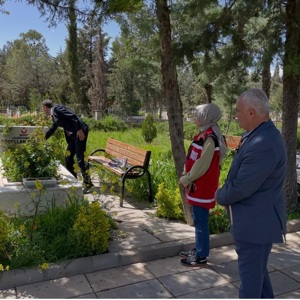 Ziyaret Göreve başlayan Aile ve Sosyal Hizmetler İl Müdürümüz Sayın Çetin Tutaş, ilk ziyaretini şehitliğimize gerçekleştirerek aziz şehitlerimiz için dua etti.  - fotoğraf 2