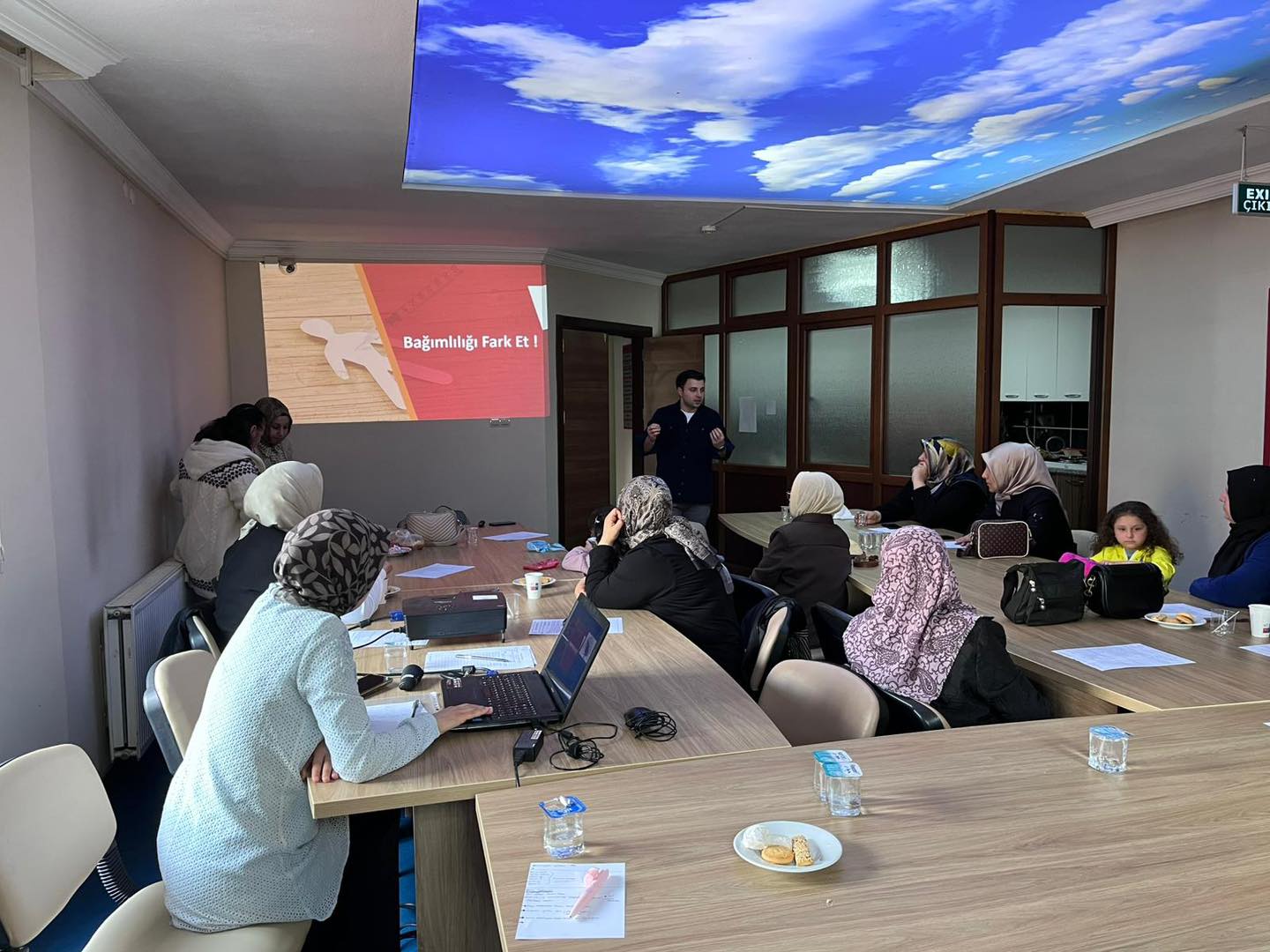 Velilere Yönelik Bağımlılıkla Mücadele Eğitimi Verildi