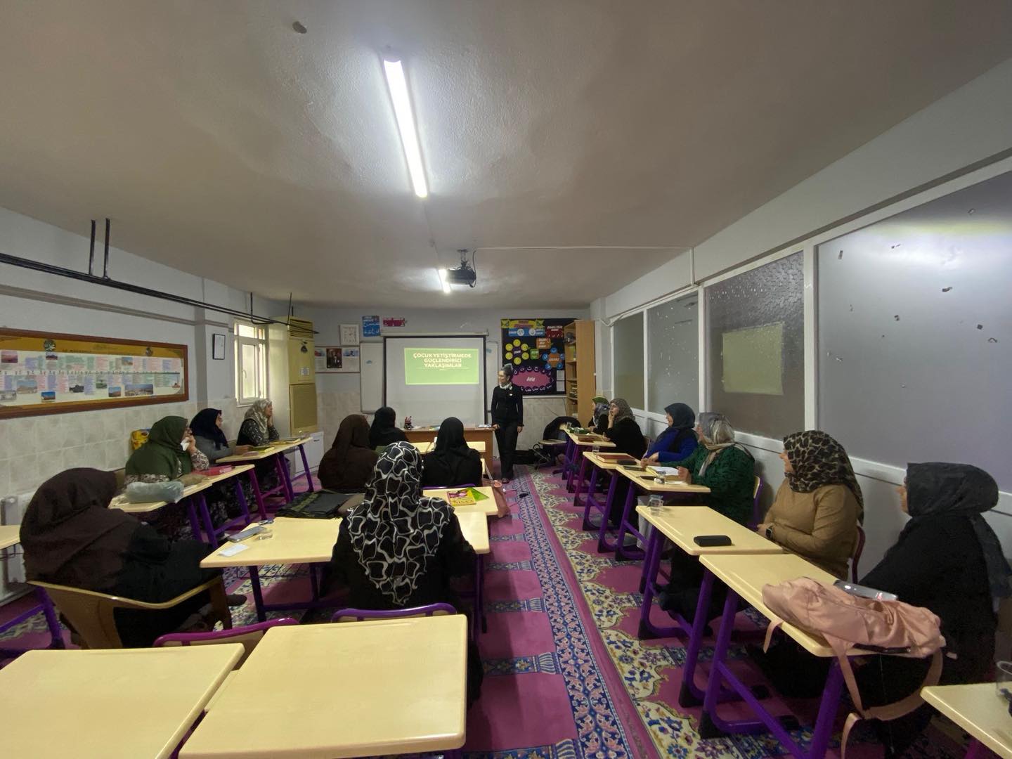 Salihli’de Kursiyerlere Çocuk Yetiştirmede Güçlendirici Yaklaşımlar Anlatıldı