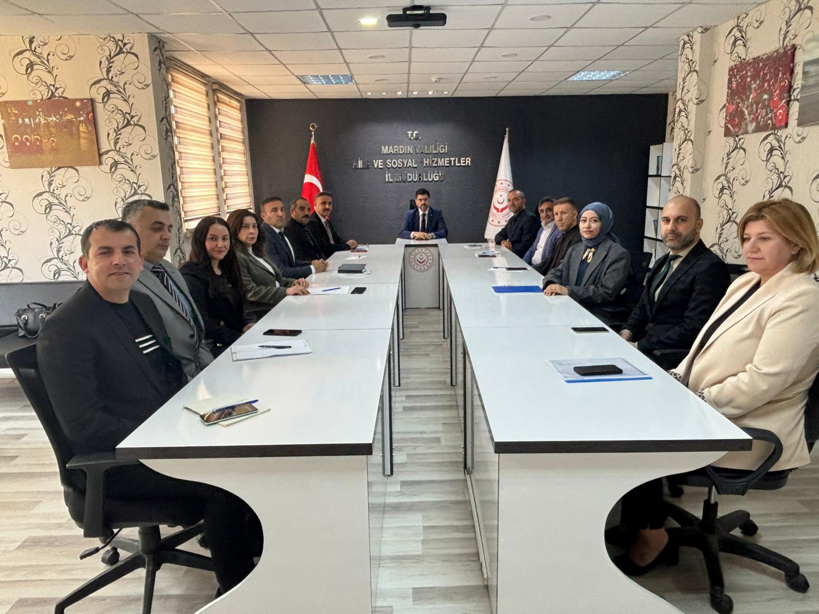 İl Müdürümüz Murat Karaarslan başkanlığında, Sosyal risk Haritası, Aile Rehberi ve Çocuklar Güvende Sistemi gündemiyle Değerlendirme Toplantısı Gerçekleştirildi.