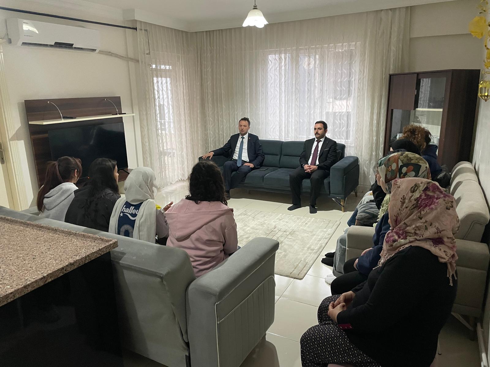 İl Müdürümüz Sayın Çetin Tutaş, Çocuk Evleri Koordinasyon Merkezi Müdürlüğümüzde koruma ve bakım altında bulunan çocuklarımızı ziyaret ederek akşam çaylarına misafir oldu.