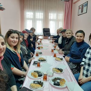 Huzurevi Yaşlılarımız Dr. Meral Kılıçözlü Anaokulunu ziyaret etti. - fotoğraf 6