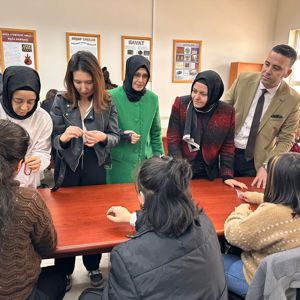 Çocuk Evleri Sitemizde “Bileklik Yapım Atölyesi” Etkinliği - fotoğraf 1