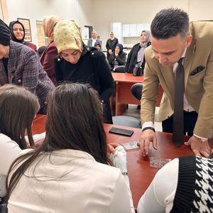 Çocuk Evleri Sitemizde “Bileklik Yapım Atölyesi” Etkinliği - fotoğraf 3