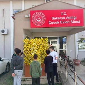 Minik Ellerle Büyük Sanat: Atık Materyallerden Van Gogh Yorumu - fotoğraf 1