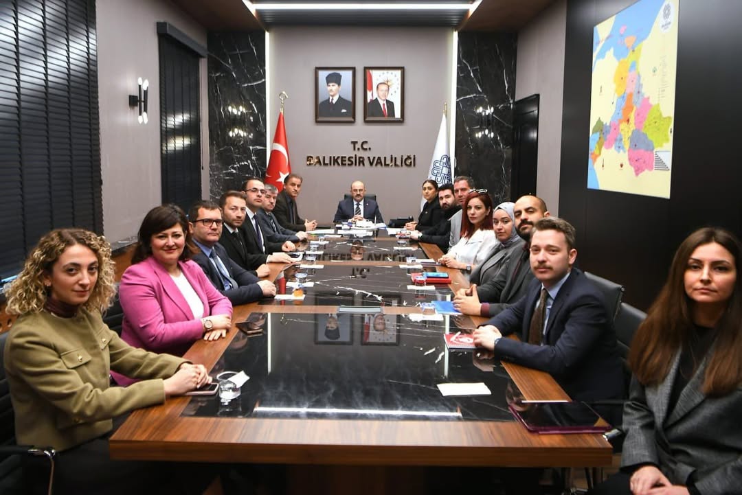 Valimiz Sayın İsmail USTAOĞLU’nun Başkanlığında; Roman Vatandaşlara Yönelik Strateji Belgesi ve II. Aşama Eylem Planı Değerlendirme Toplantısı Gerçekleştirildi