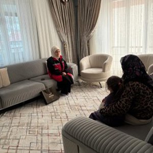 2 Nisan Dünya otizm farkındalık günü sebebiyle Solhan ilçesinde ikamet etmekte olan otizmli ailelerimiz ziyaret edilmiştir.   - fotoğraf 2