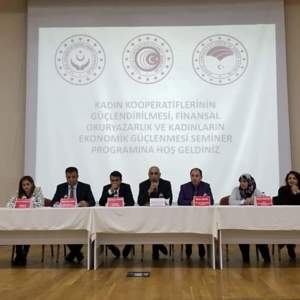 Öğretmen evi Konferans Salonunda 400 kadına kadın Kooperatifçiliği ve Finansal Okuryazarlık hakkında bilgilendirme yapılmıştır. - fotoğraf 9