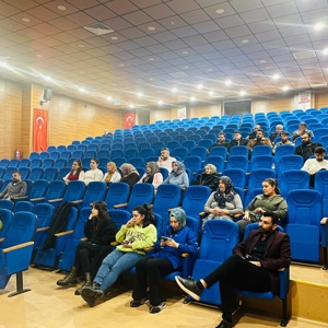 Şiddet Önleme ve İzleme Merkezi (ŞÖNİM) Eğitim Birimi tarafından, Osmaniye Gençlik ve Spor İl Müdürlüğü personeline yönelik; kadına yönelik şiddetle mücadele, Alo 183 Sosyal Destek Hattı, KADES, elektronik kelepçe uygulaması ile erken yaşta ve zorla evliliklerle mücadele konularında eğitim semineri gerçekleştirilmiştir. - fotoğraf 2