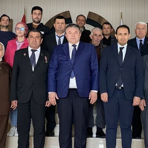 İl Müdürümüz Sayın Tolga Nacar, Şehit Aileleri ve Gaziler Derneği Başkanı ve üyeleri ile birlikte Osmaniye Yağlı Tohumlar Araştırma Enstitüsü Müdürü Sayın Engin Gönen’i ziyaret etti. - fotoğraf 1