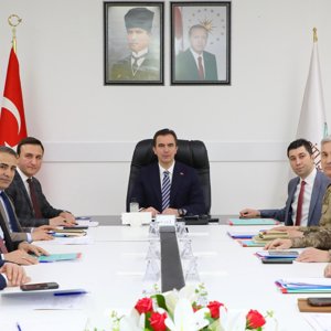Valimiz Sayın Ahmet Karakaya başkanlığında 'Okullarda Güvenlik ve Psikososyal Önlemler Toplantısı' gerçekleştirildi - fotoğraf 2