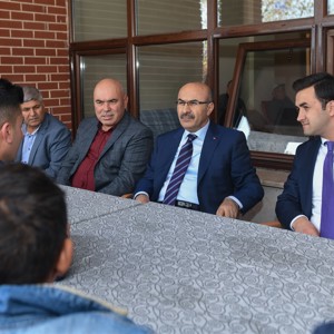 Valimiz Mahmut Demirtaş, Karaisalı Engelsiz Yaşam Bakım Rehabilitasyon ve Aile Danışma Merkezimizde İncelemelerde Bulundu - fotoğraf 5
