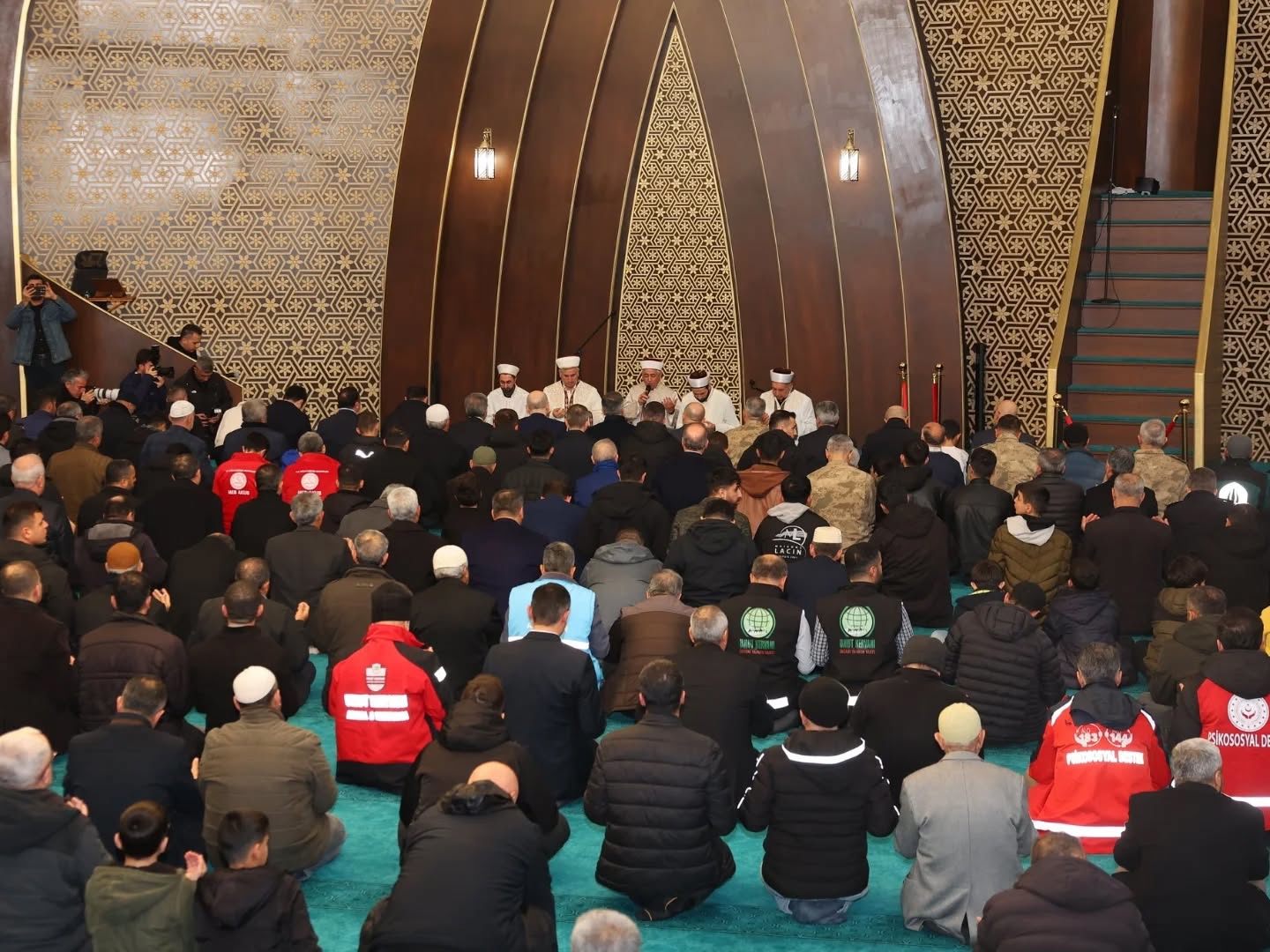 6 Şubat Kahramanmaraş Depremlerinde Kaybettiklerimizi Dualarla Andık - fotoğraf 7