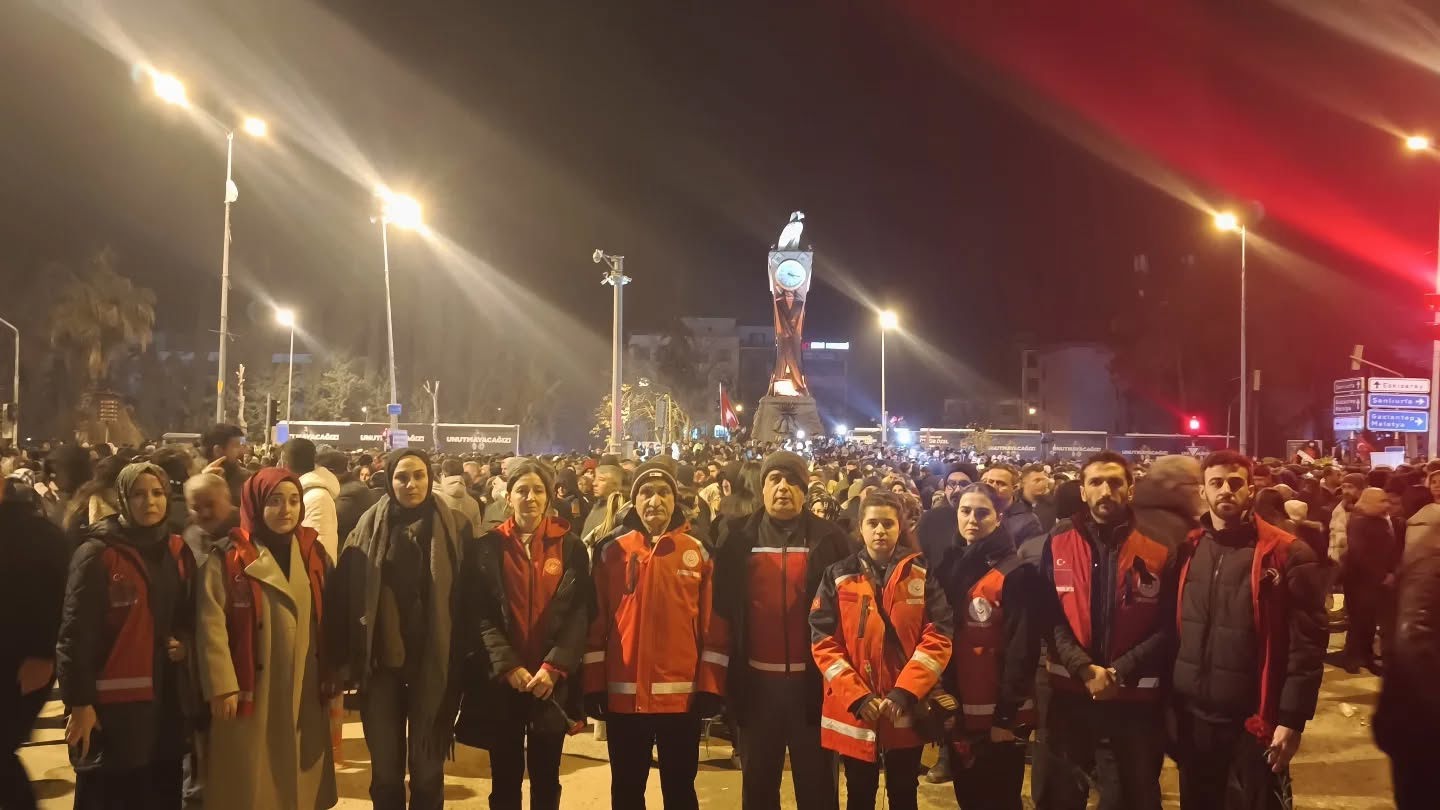 6 Şubat Kahramanmaraş Depremlerinde Kaybettiklerimizi Dualarla Andık - fotoğraf 3