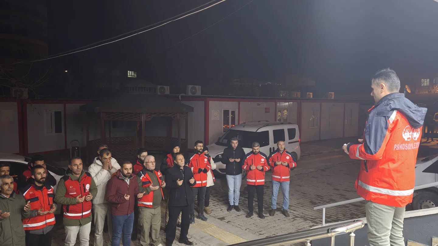 6 Şubat Kahramanmaraş Depremlerinde Kaybettiklerimizi Dualarla Andık - fotoğraf 2