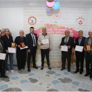 İl Müdürlüğümüze bağlı huzurevlerimizde kalan büyüklerimiz arasında düzenlenen tavla turnuvası coşkuyla tamamlandı! - fotoğraf 4