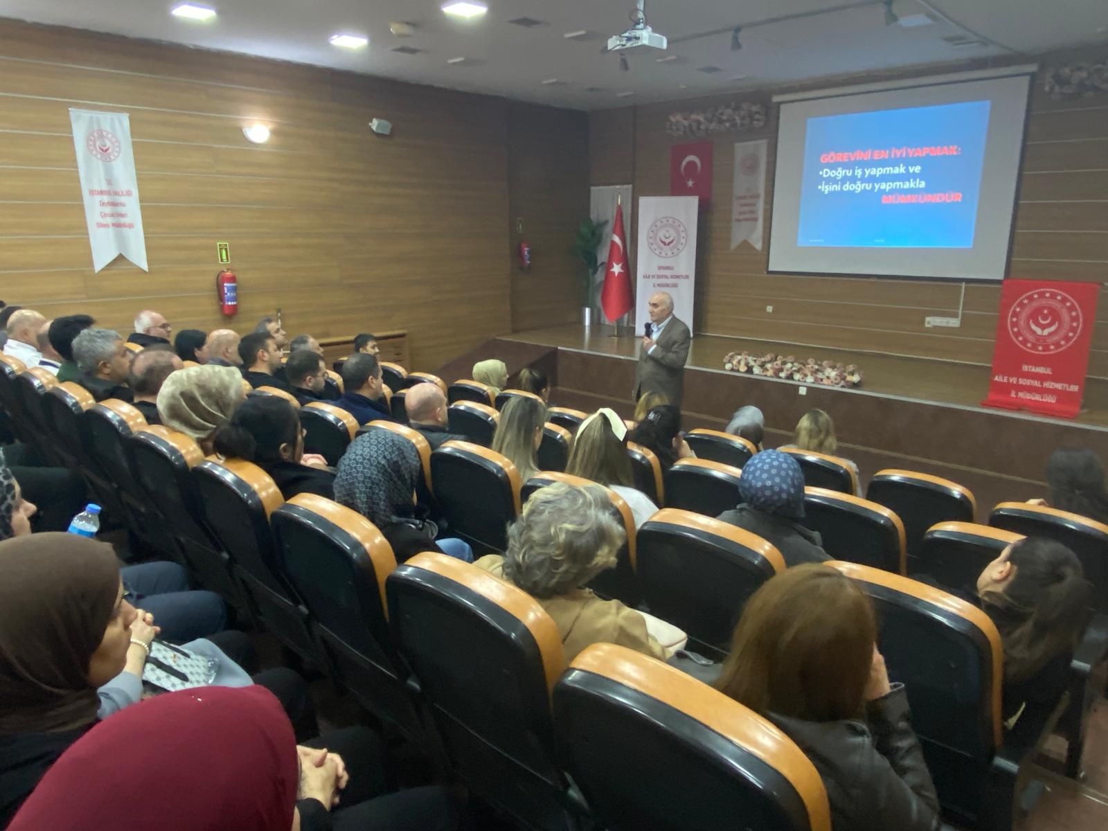 Kurumlarımızda Aktif Görev Alan Personelimizin İletişim ve Sorun Çözme Becerilerini Artırmaya Yönelik Eğitimlerimiz Devam Etmektedir