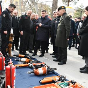 1–7 Mart Deprem Haftası kapsamında, AFAD İl Müdürlüğü koordinesinde fotoğraf ve ekipman sergisi açılışı gerçekleştirildi. - fotoğraf 1